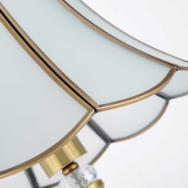 Ctagonal Scallop Edged Saucer Shaped Table Lamp