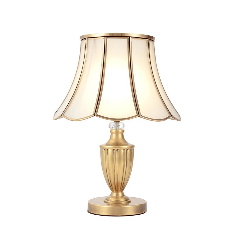 Ctagonal Scallop Edged Saucer Shaped Table Lamp