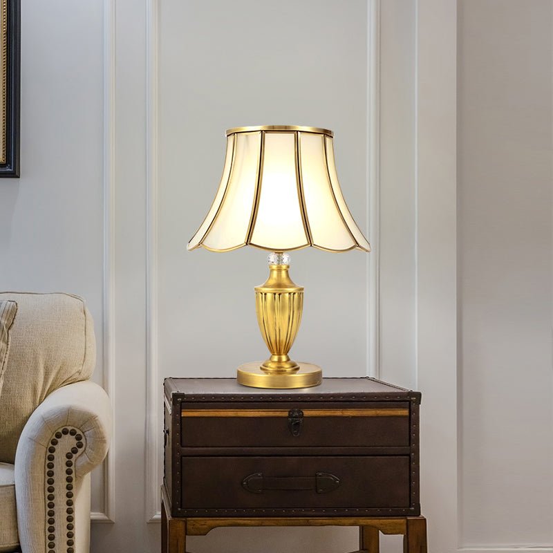 Ctagonal Scallop Edged Saucer Shaped Table Lamp